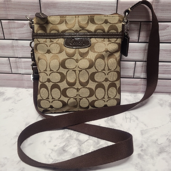 Coach Bags Authentic Coach Signature Canvas Crossbody Messenger Bag Poshmark